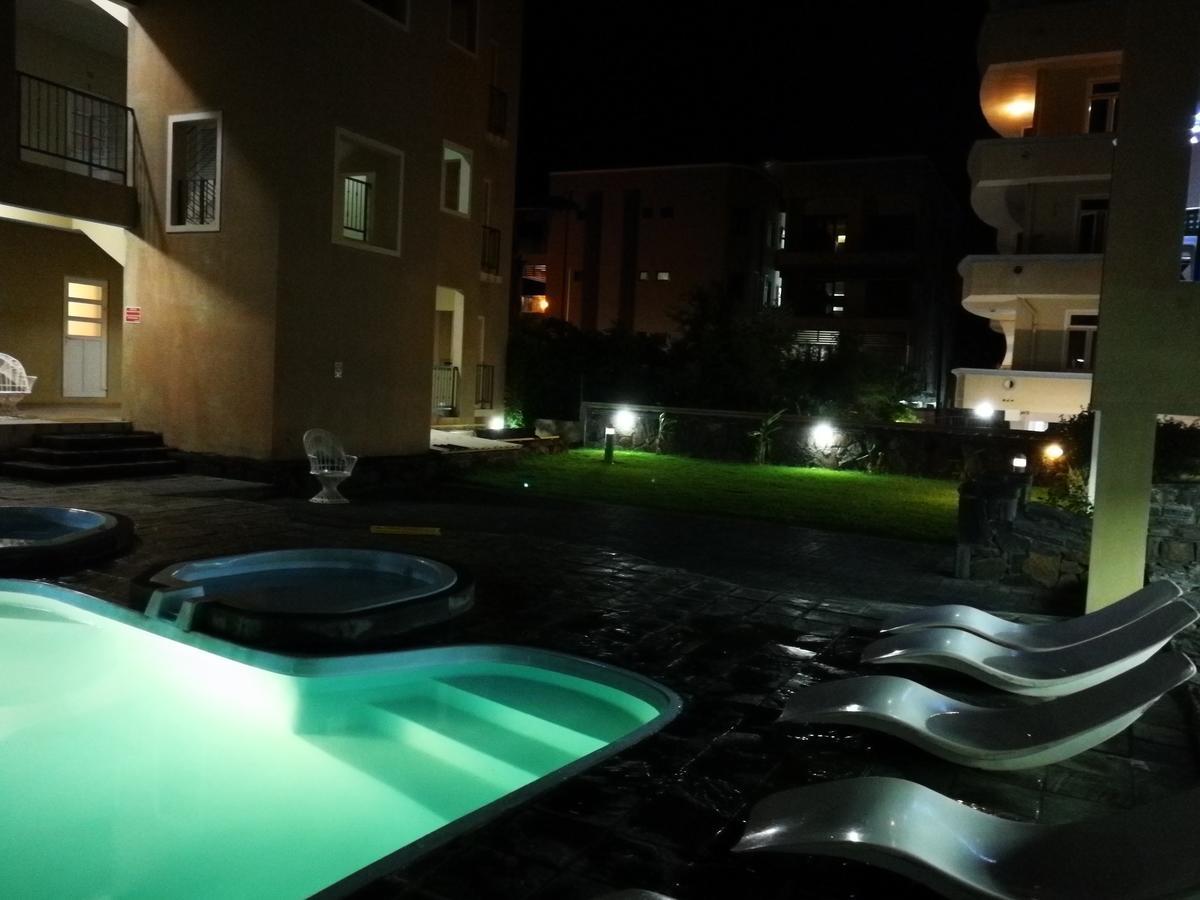 Rayon Vert Bleuphorie Beach Apartment Flic-en-Flacq エクステリア 写真
